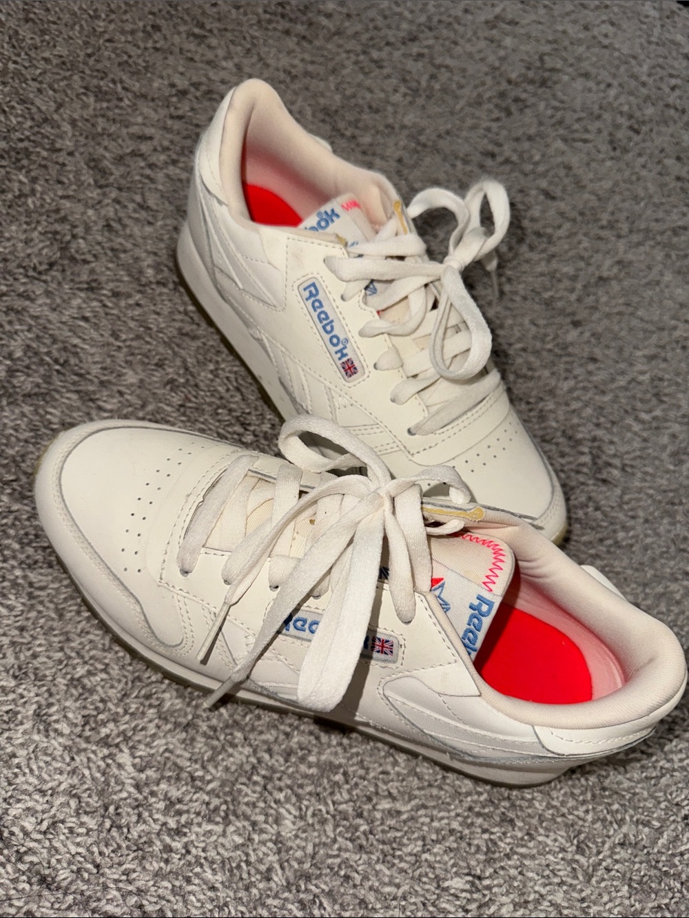 reebok classic leather “it’s a man’s world” sneakers sz 5.5